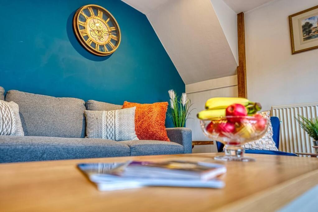 Delightful Two-Bedroom Cottage In The Heart Of Бейкуел Екстериор снимка