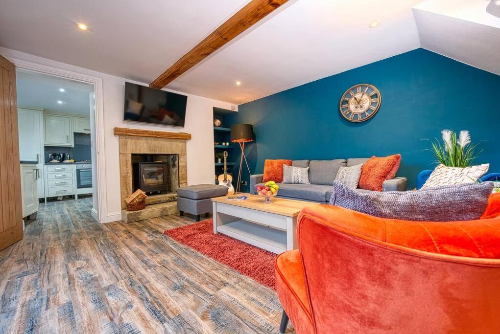 Delightful Two-Bedroom Cottage In The Heart Of Бейкуел Екстериор снимка