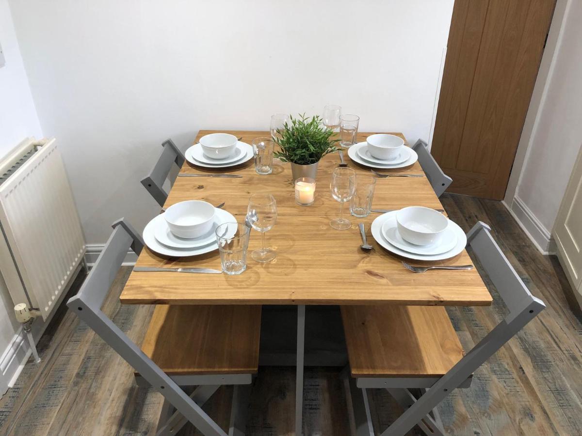 Delightful Two-Bedroom Cottage In The Heart Of Бейкуел Екстериор снимка